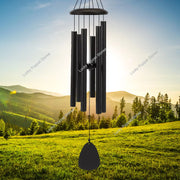 Carillon éolien suspendu en extérieur, ambiance apaisante — VITALIA PARIS