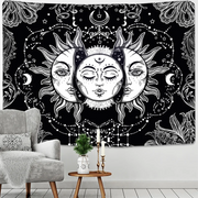 Tapisserie murale mandala cosmos suspendue au-dessus d'un canapé — VITALIA PARIS