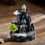 Brûleur d'encens cascade montagne en situation décorative — VITALIA PARIS