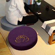 Coussin Lotus de méditation en situation, assise au sol — VITALIA PARIS