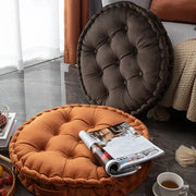 Coussin de méditation rond en velours premium, posé au sol — VITALIA PARIS