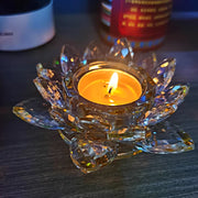 Bougeoir en cristal en forme de fleur de lotus, bougie allumée — VITALIA PARIS