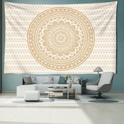 Tenture murale mandala bohème dorée en décoration de salon — VITALIA PARIS