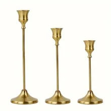 Set de trois bougeoirs fins de hauteurs assorties finition cuivrée