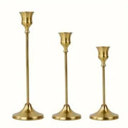 Set de trois bougeoirs fins de hauteurs assorties finition cuivrée