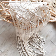 Longues franges du macramé mural beige